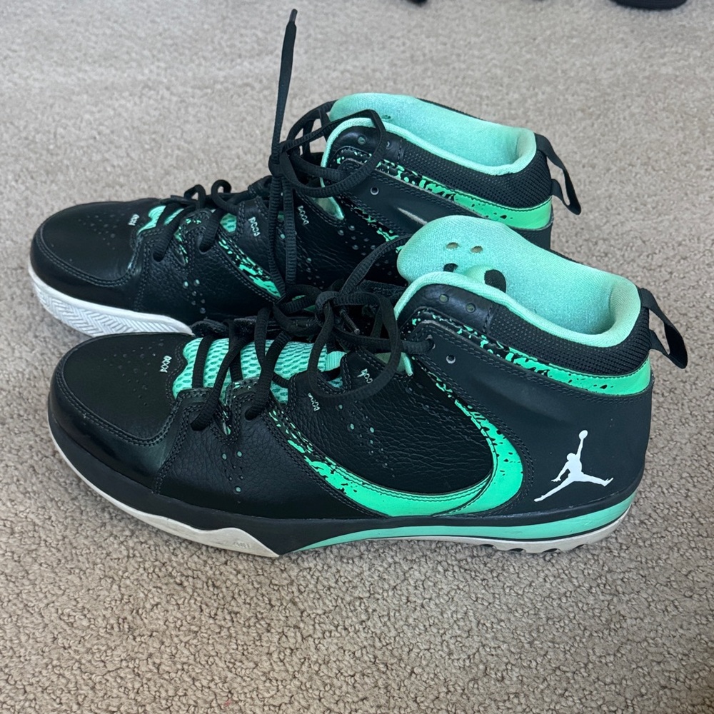 Sleek Black and Teal Women's Athletic Shoes